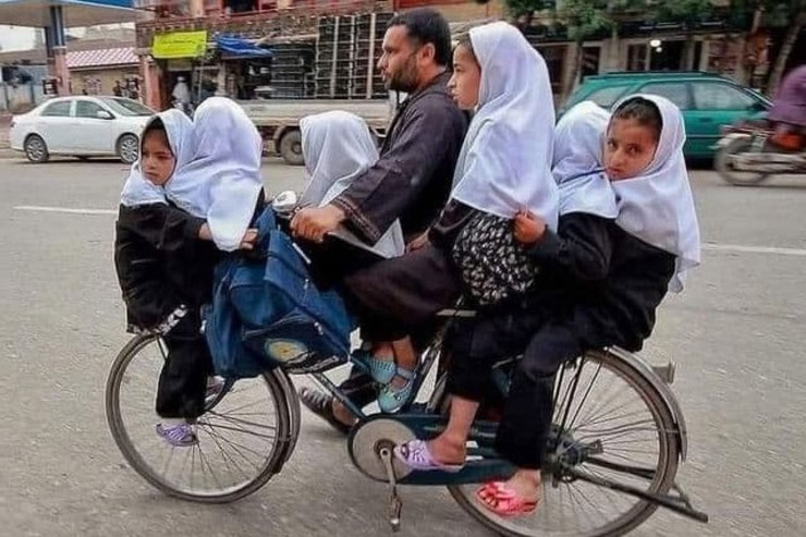 دانش اموزان دختر