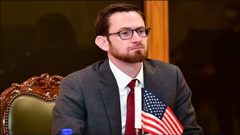 تام وست