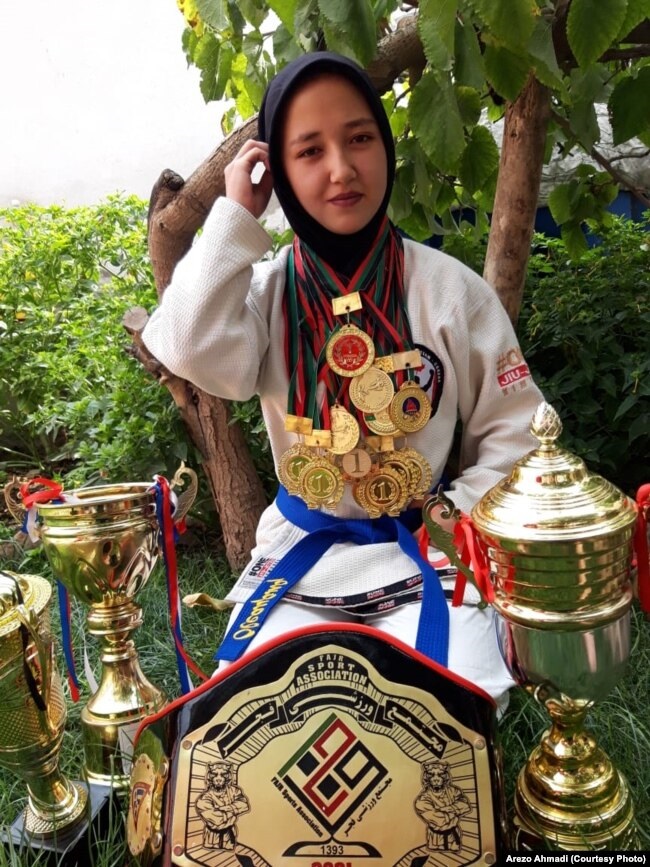 آرزو احمدی