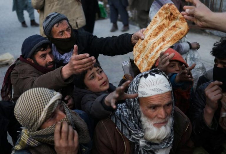 HRW denuncia que las autoridades paquistaníes cometen abusos generalizados contra los refugiados afganos pobre