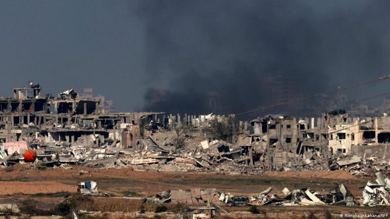 Continúa el ataque israelí en Gaza, donde los muertos palestinos llegan casi a 22.000 gaza