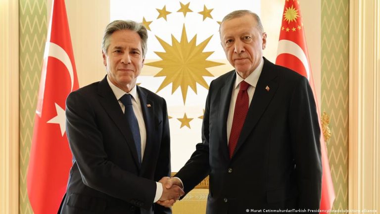 Blinken se reúne con Erdogan en Estambul para hablar de Gaza y la OTAN USA E TURKIA