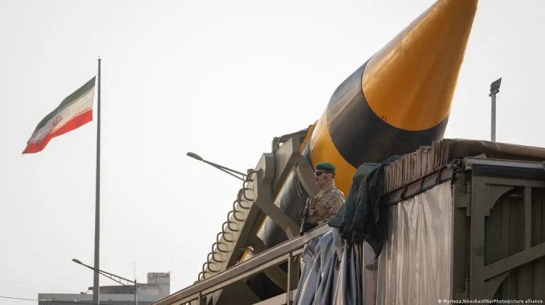 Irán ataca con misiles objetivos en Irak y Siria IRAN