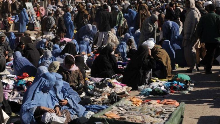 Millones de afganos enfrentan el invierno con una única comida al día pobreza