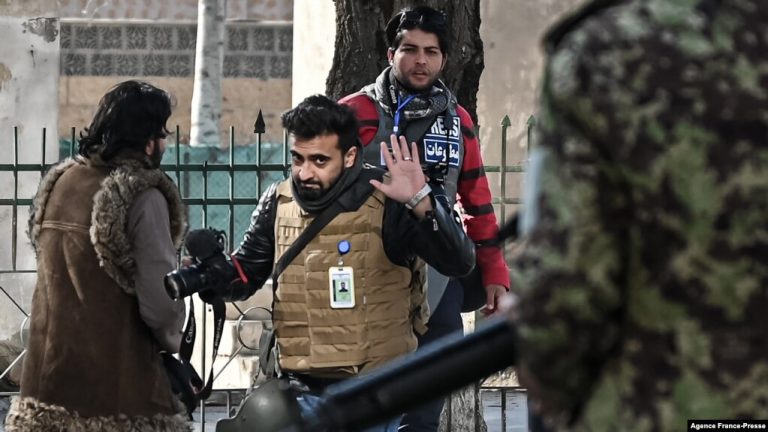 Talibanes: Tomar fotos es un “pecado grave” periodista