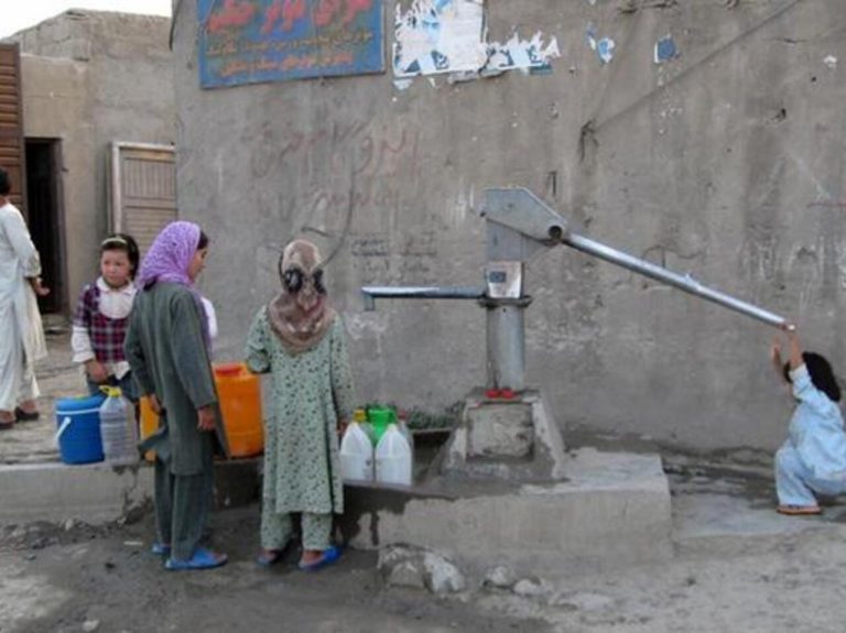 Cerca del 80% de la población de Afganistán no tiene acceso suficiente a agua potable