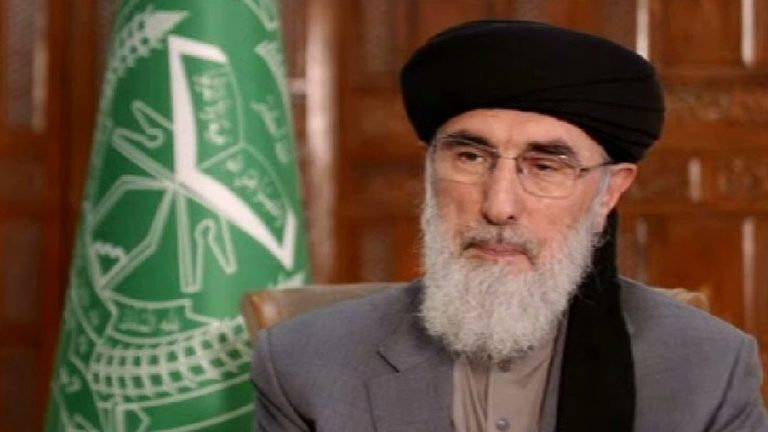 El hijo de Hekmatyar insta a los talibanes: “En lugar de justificar, mantengan silencio”