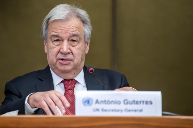 Guterres: Los talibanes han emitido 50 decretos contra mujeres y niñas