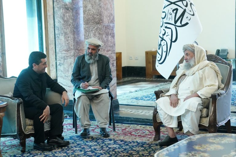 Informe de viaje del Ministro de Relaciones Exteriores de Uzbekistán a Kabul: Tashkent entrega la embajada de Afganistán a los talibanes