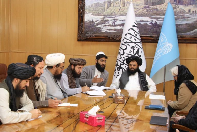 Italia colabora con el banco central de los talibanes