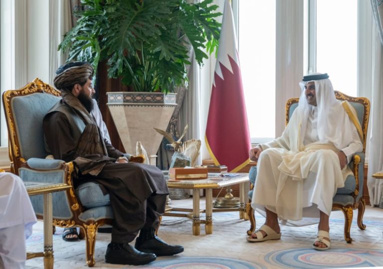 Reunión del ministro de Defensa de los talibanes con el emir de Qatar