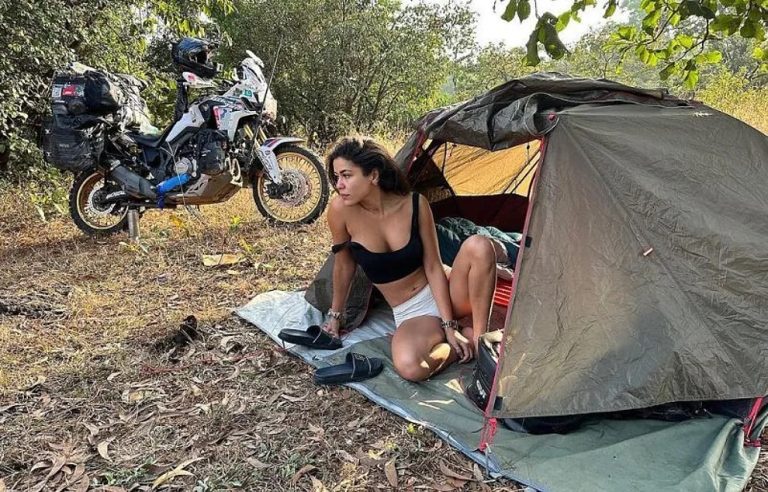 Una española es atacada y violada en grupo por siete hombres en la India La pareja de motoristas