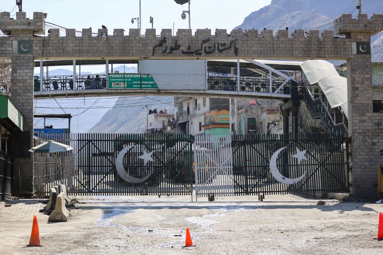 El cierre del paso de Torkham; la segunda reunión de los ancianos tribales de Afganistán y Pakistán ha sido pospuesta