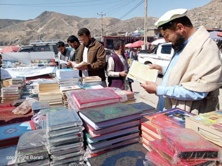 Los educadores de Badakhshan celebraron una feria del libro