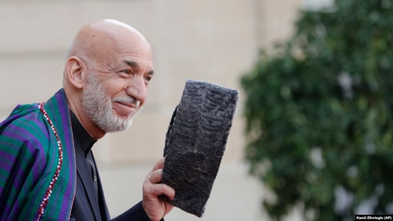 ¿Quién está impidiendo el viaje de Hamid Karzai fuera de Afganistán? karzai