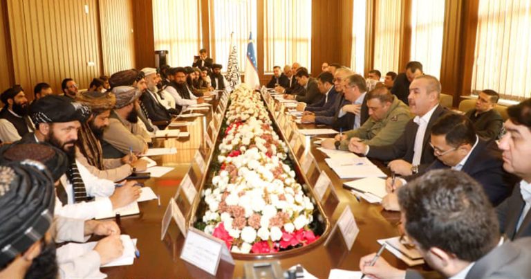 Los funcionarios de los talibanes y representantes de Uzbekistán celebraron una reunión bilateral en el puerto de Hairatan