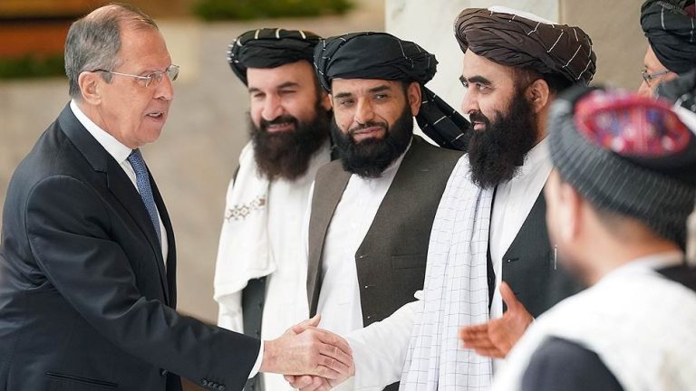 ¿Por qué Rusia está tratando de eliminar a los talibanes de la lista de organizaciones terroristas? Rusia y taliban