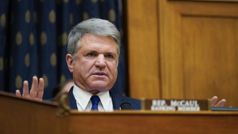 El congresista Michael McCaul afirma que los talibanes se están aprovechando de la ayuda de Estados Unidos
