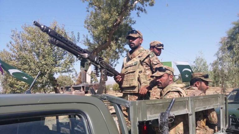 Ejército de Pakistán: Siete insurgentes murieron al cruzar la frontera entre Afganistán y Pakistán