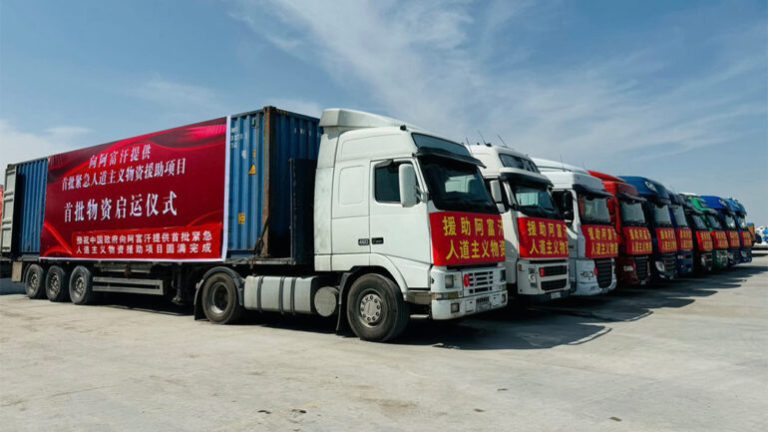 China envía su primer envío de ayuda humanitaria a Afganistán