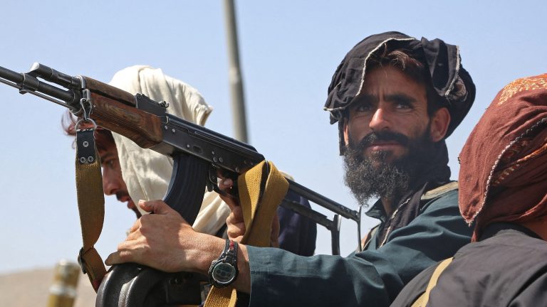 Los talibanes advierten sobre la captura de combatientes del Estado Islámico (ISIS)