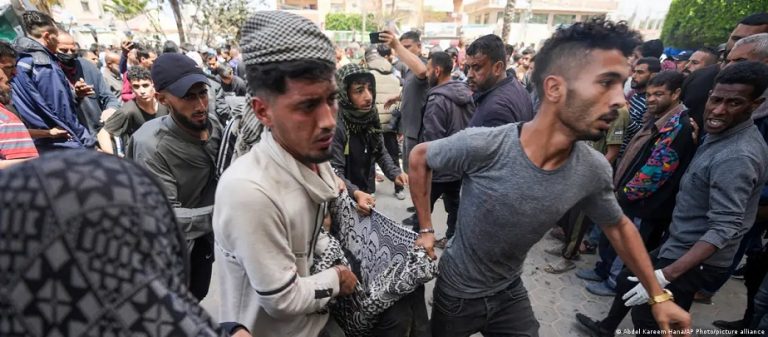 OMS: Israel bombardea patio de hospital y deja 4 muertos gaza