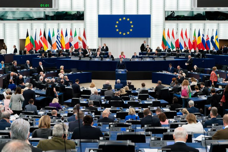 El Parlamento Europeo aprobó una resolución de aumentar las sanciones contra Irán