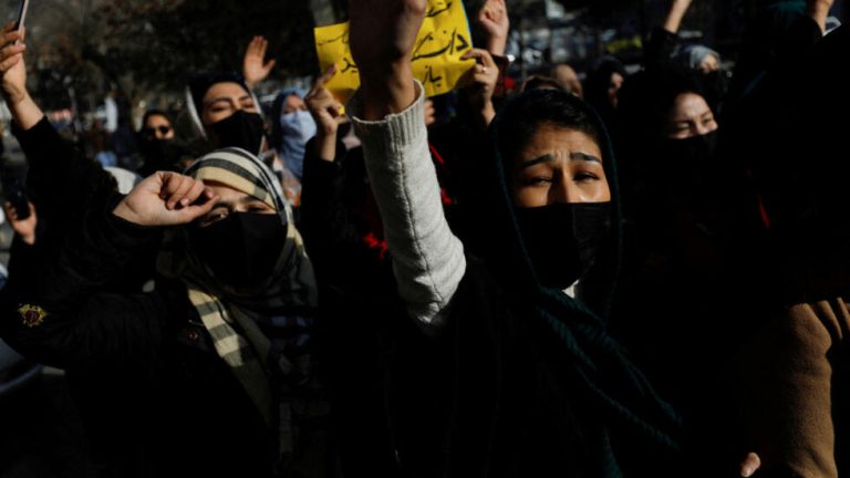 condena públicamente las ejecuciones de los acusados por los talibanes