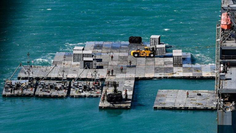 La construcción del puerto flotante para el envío de ayuda humanitaria a Gaza ha sido completada