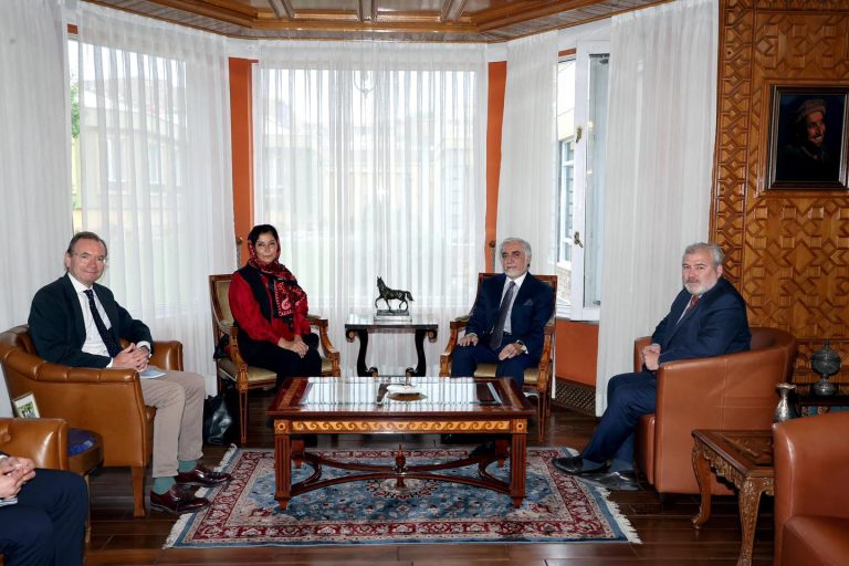 Abdullah se reunió con el representante de la UE sobre la reunión de Doha