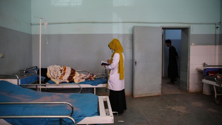Fuentes en Kandahar: Los talibanes golpean a dos mujeres por no tener acompañante masculino