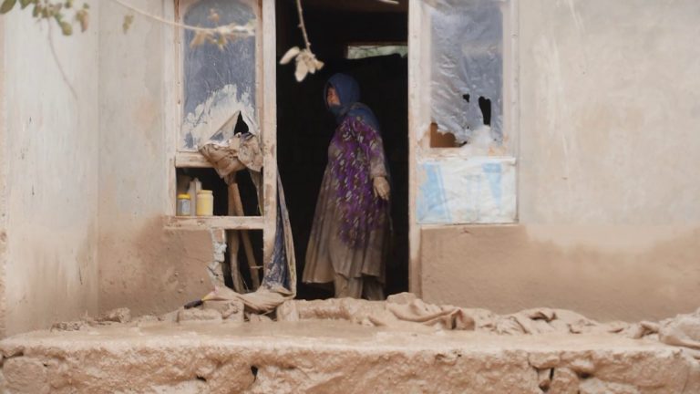 Un comerciante pakistaní donó 10 millones de rupias paquistaníes a las víctimas de las inundaciones en Afganistán