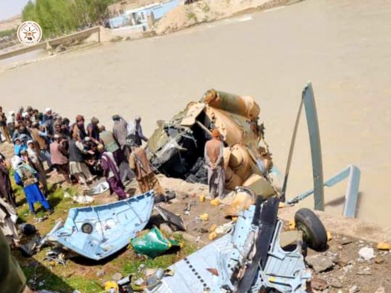 Accidente de helicóptero militar talibán en el centro de Afganistán: 13 muertos y heridos