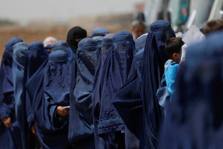 Informe de las Naciones Unidas: Los talibanes obstaculizan la ayuda humanitaria para las mujeres