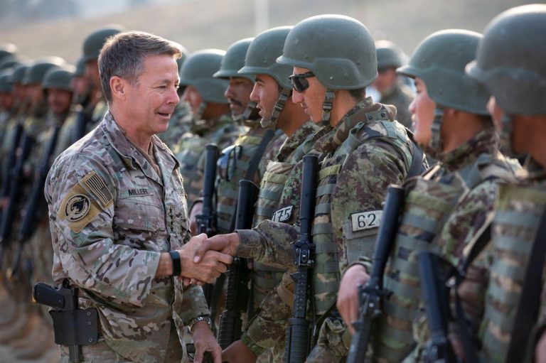 El excomandante estadounidense en Afganistán: El acuerdo de Doha no mejoró la situación en Afganistán