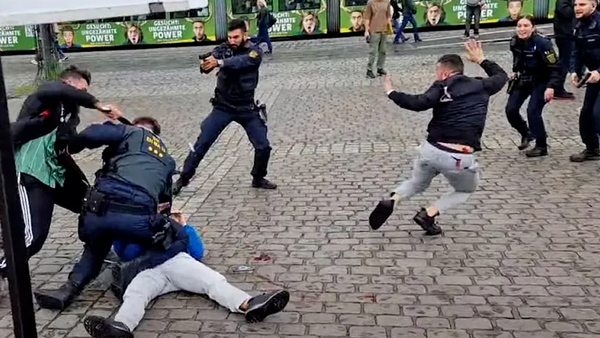 Heridos siete en ataque con cuchillo a una manifestación de un grupo antiislámico en Alemania ALMANIA