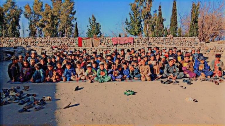 Cómo cientos de niños afganos están recibiendo educación en una zona que antes fue blanco de “madres bomba” educación