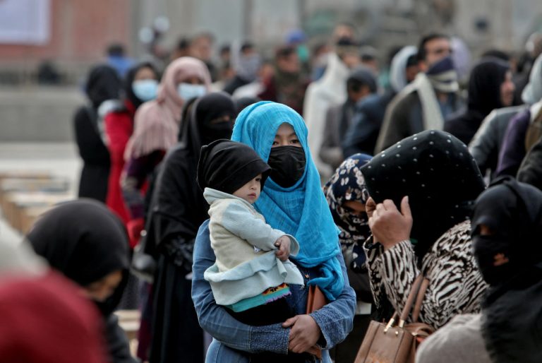 La autoridad de la ONU: Las restricciones de los talibanes han puesto en riesgo la vida de las mujeres