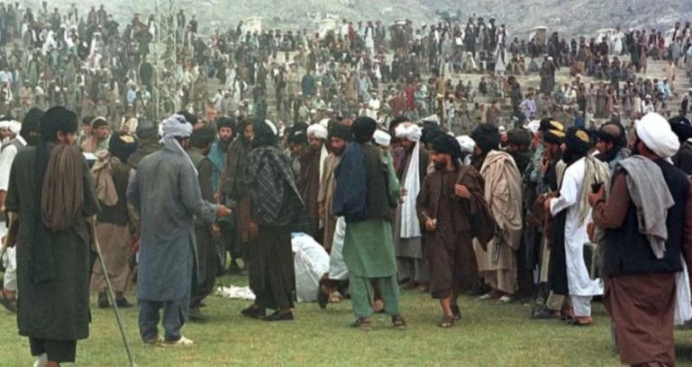 Los talibanes castigan públicamente a seis acusados en Kabul