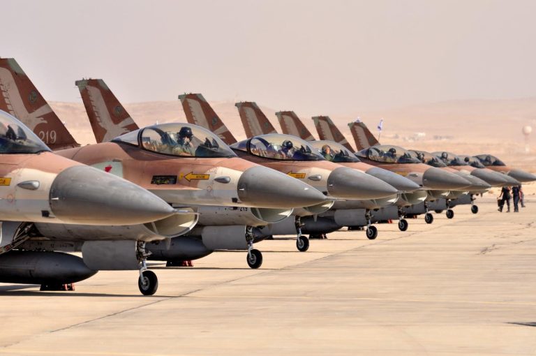 Firma de contrato entre Turquía y EE.UU. para la compra de cazas F-16