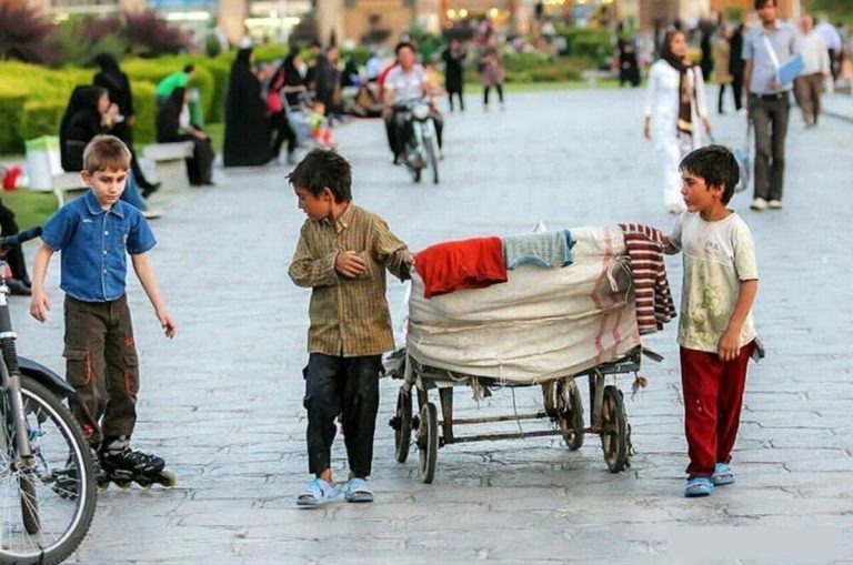 Cerca de un millón de niños refugiados afganos en Irán no tienen acceso a la educación