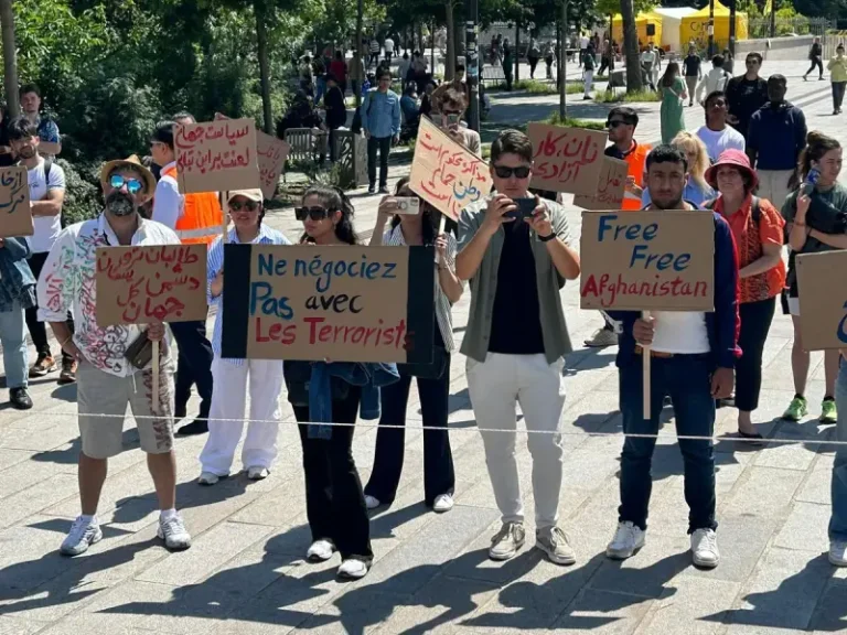 Protestas de afganos en París