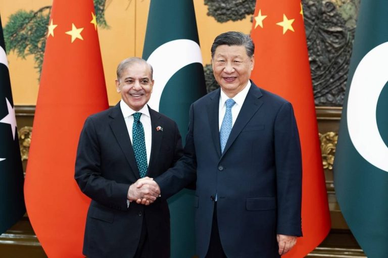 Líderes de China y Pakistán piden a los talibanes que adopten políticas moderadas