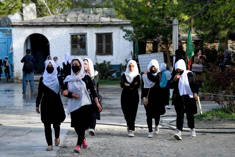 Mil días desde la prohibición de la educación de niñas en Afganistán