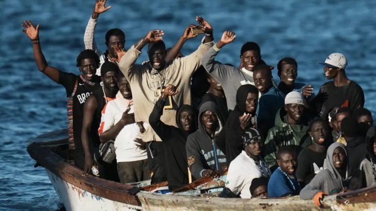 Aumento de la entrada ilegal de migrantes desde las Islas Canarias a Europa migrantes