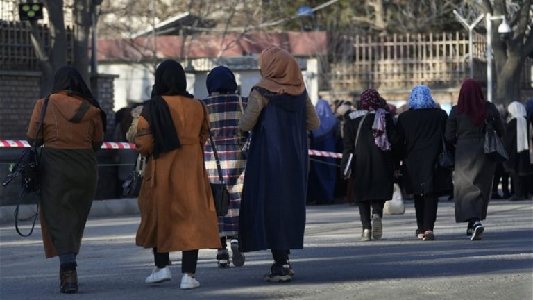 Los representantes de la India y Pakistán solicitaron a los talibanes que respeten los derechos de las mujeres