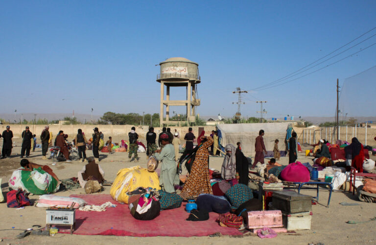Pakistán Extiende la Estadía de más de un Millón de Refugiados Afganos