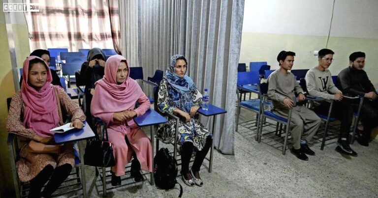 La Agencia de Desarrollo Internacional de EE.UU. suspendió el programa educativo para niñas afganas