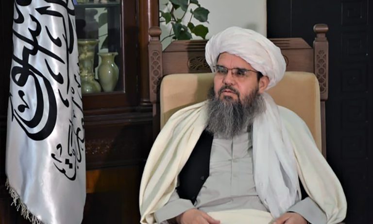 Los guardaespaldas del ministro de minería de los talibanes golpearon a un comerciante