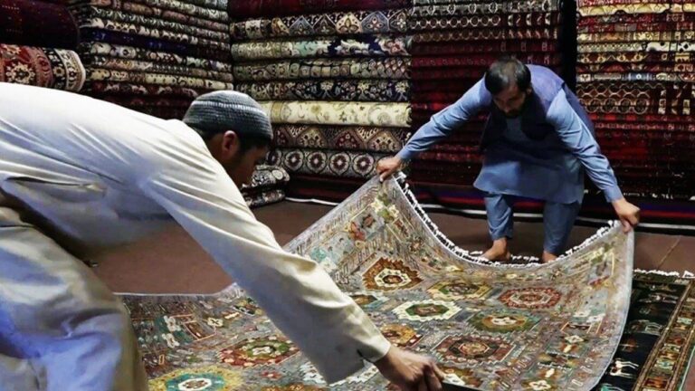Talibanes: Las exportaciones de alfombras afganas han aumentado